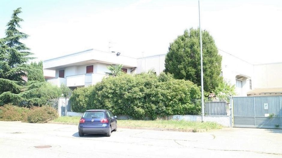 #2316 Capannone industriale e villino con pertinenze in vendita - foto 1