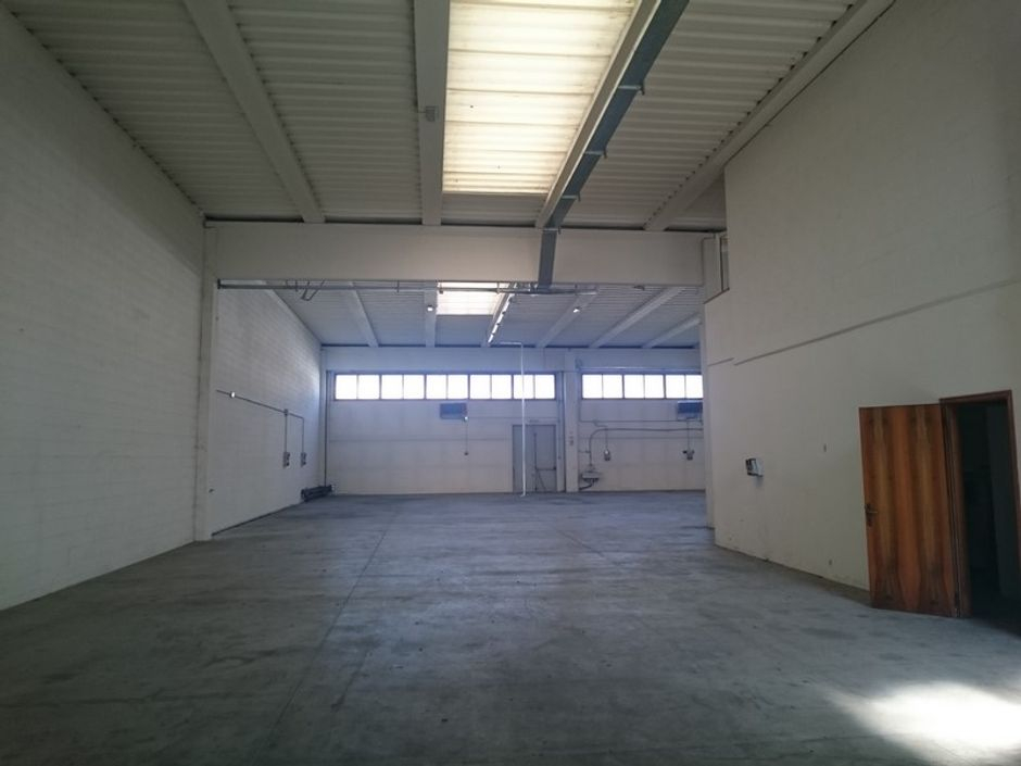 #2318 Porzione di capannone con uffici in vendita - foto 3
