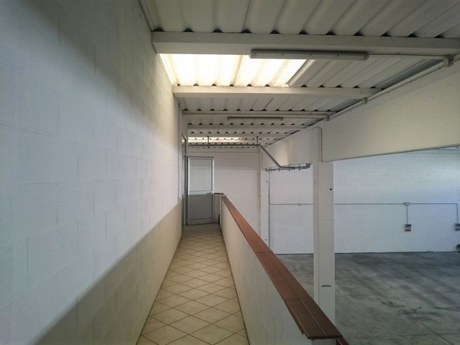 #2318 Porzione di capannone con uffici in vendita - foto 10