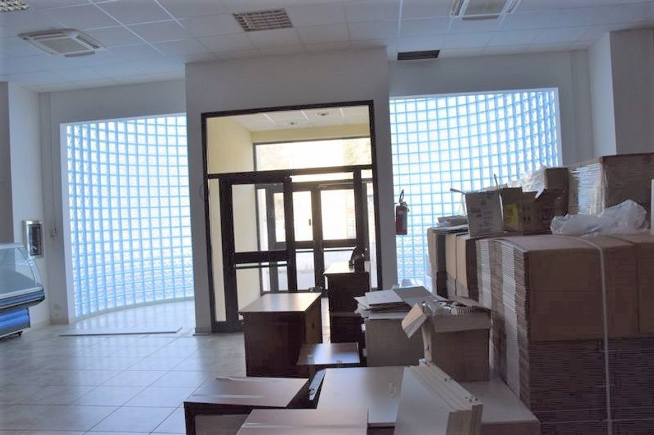 #2321 Fabbricato per attività commerciale in vendita - foto 2