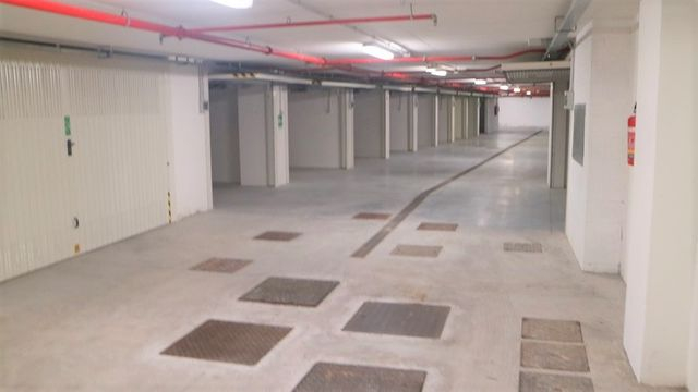 Garage in vendita