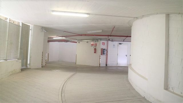 Garage in vendita