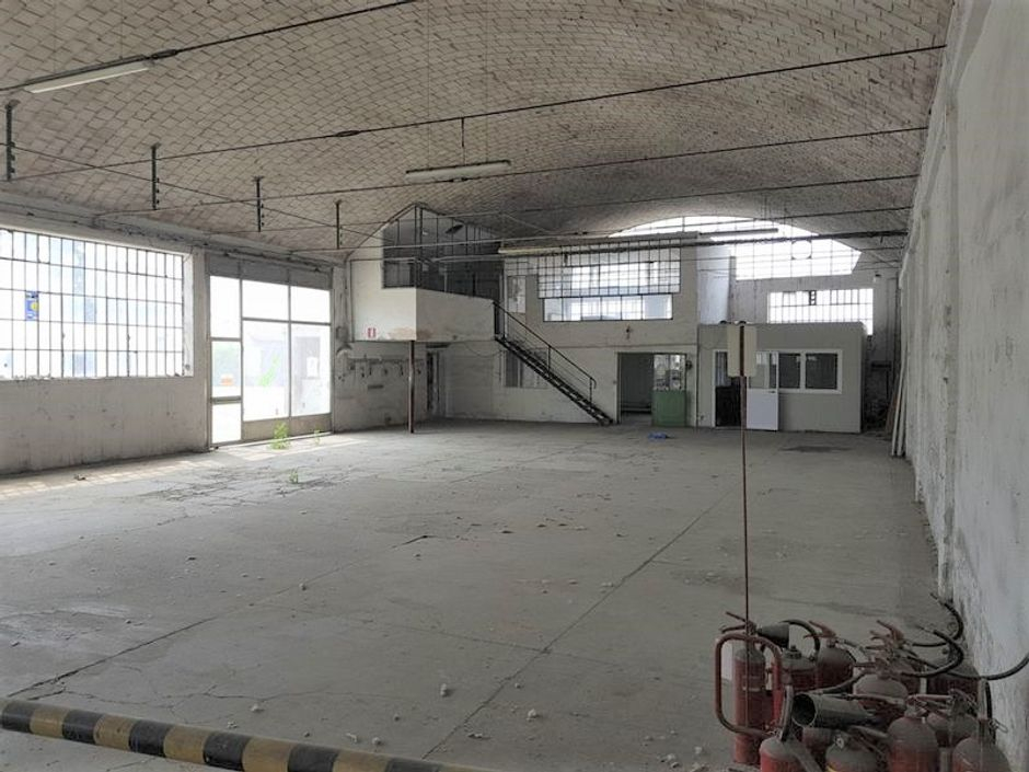#2526 Capannone industriale con corte in vendita - foto 2