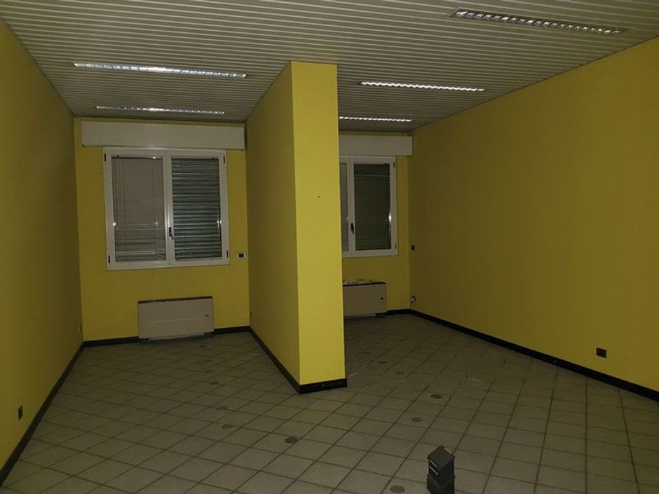 #2526 Capannone industriale con corte in vendita - foto 4