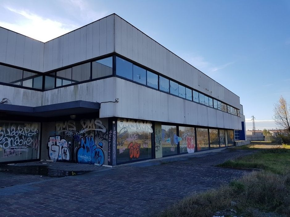 #2636 Edificio commerciale con abitazione in vendita - foto 2