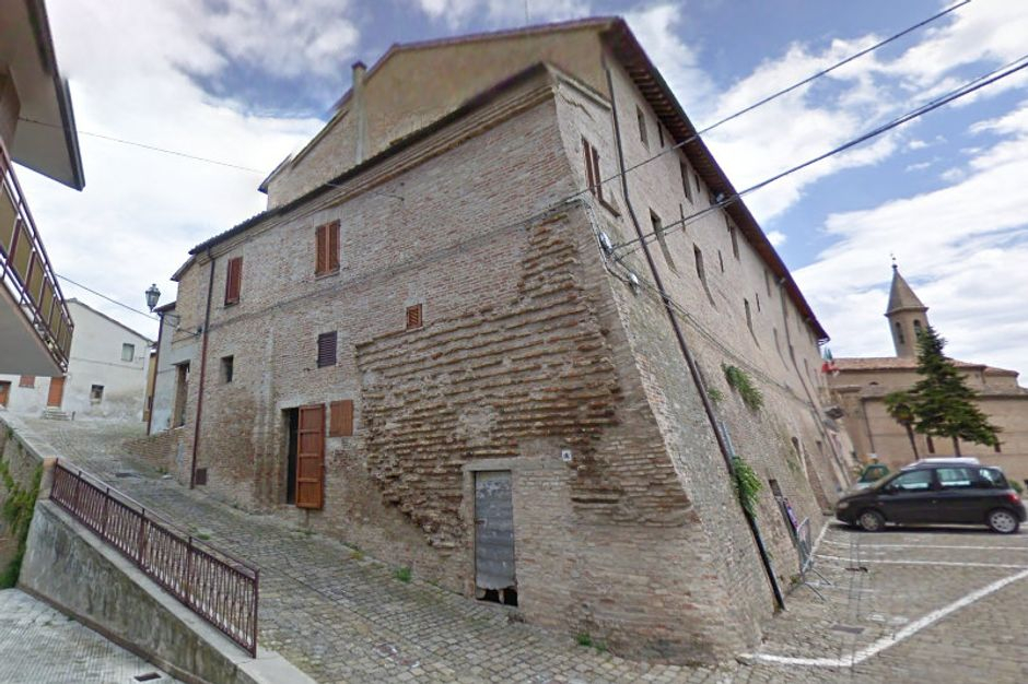 #2672 Magazzino su due piani con cantina in vendita - foto 2
