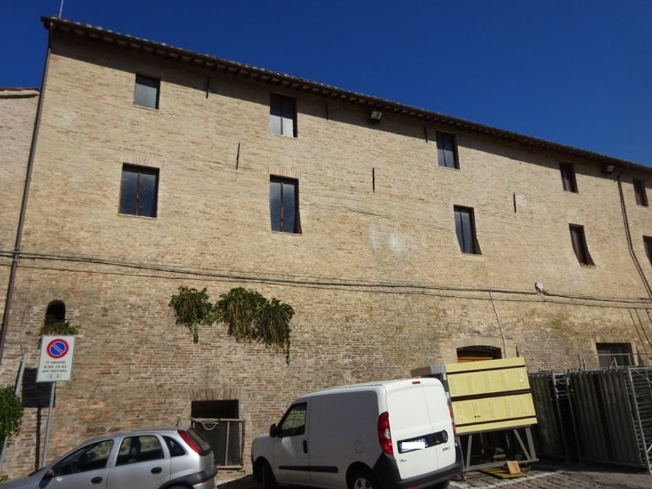 #2672 Magazzino su due piani con cantina in vendita - foto 4
