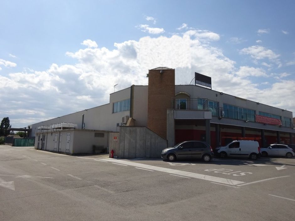 #2743 Locale commerciale ad uso supermercato in vendita - foto 1