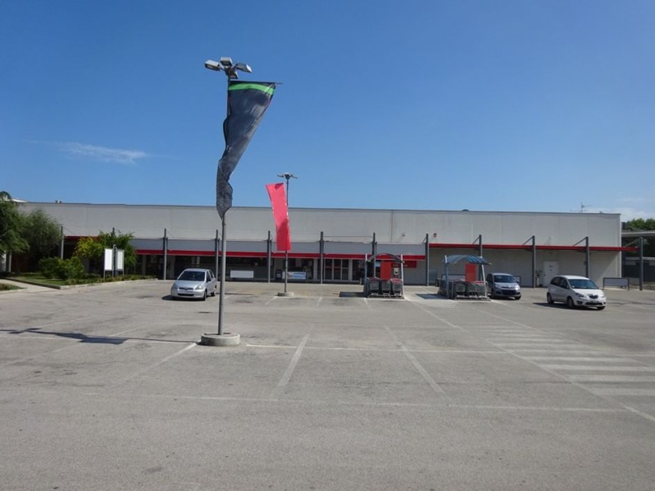 #2743 Locale commerciale ad uso supermercato in vendita - foto 2