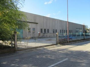 Capannoni artigianali in vendita