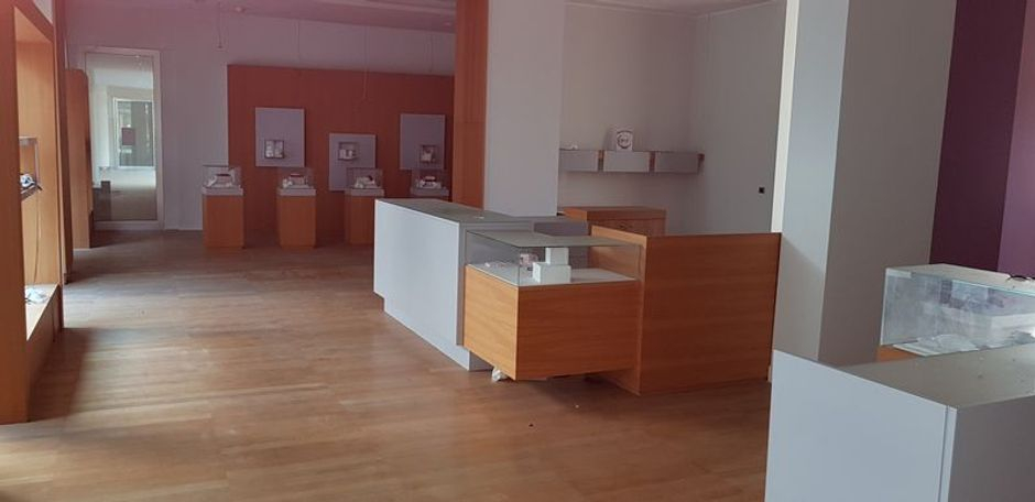 #2805 Locale commerciale al primo piano in vendita - foto 4