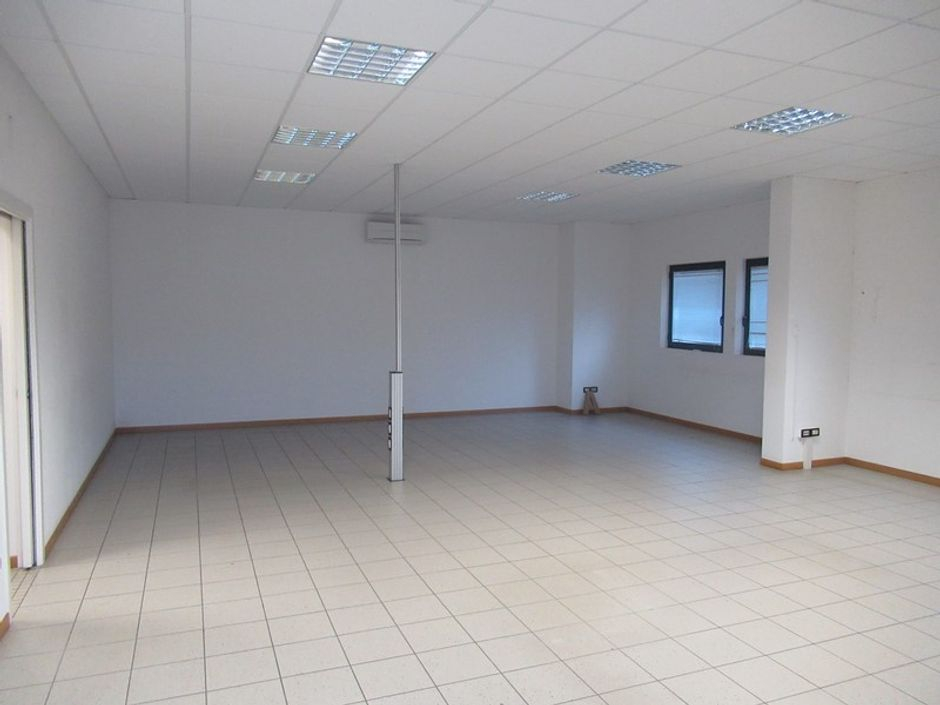 #2811 Capannone produttivo artigianale in vendita - foto 4