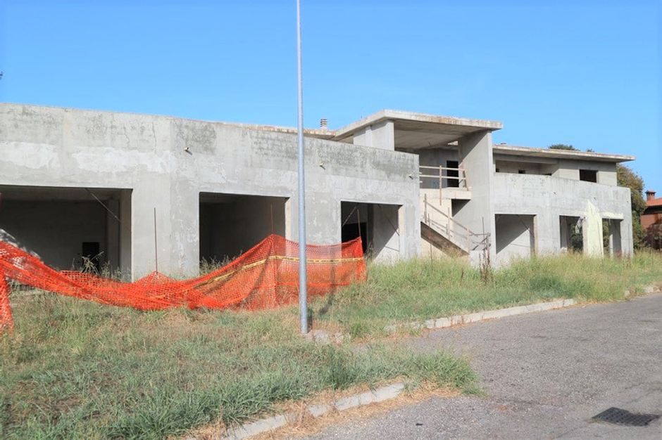 #2862 Complesso commerciale-direzionale grezzo in vendita - foto 2