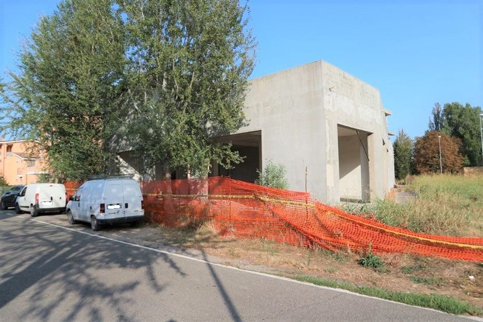 #2862 Complesso commerciale-direzionale grezzo in vendita - foto 3