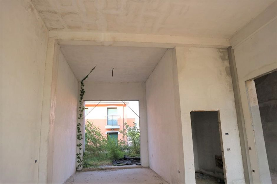 #2862 Complesso commerciale-direzionale grezzo in vendita - foto 5