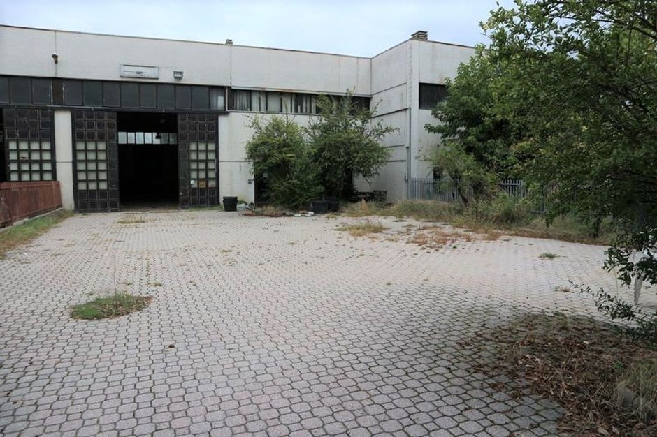#2982 Porzione di capannone in zona industriale in vendita - foto 1