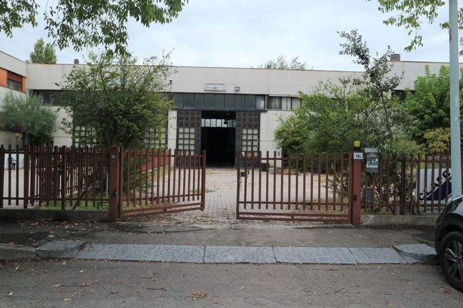 #2982 Porzione di capannone in zona industriale in vendita - foto 12