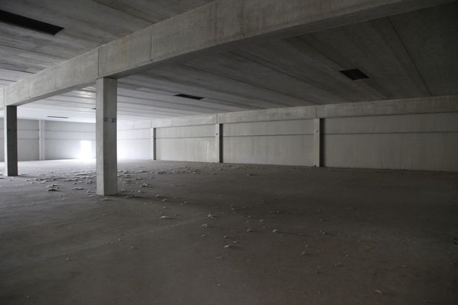 #3065 Capannone commerciale al grezzo con piazzale in vendita - foto 2
