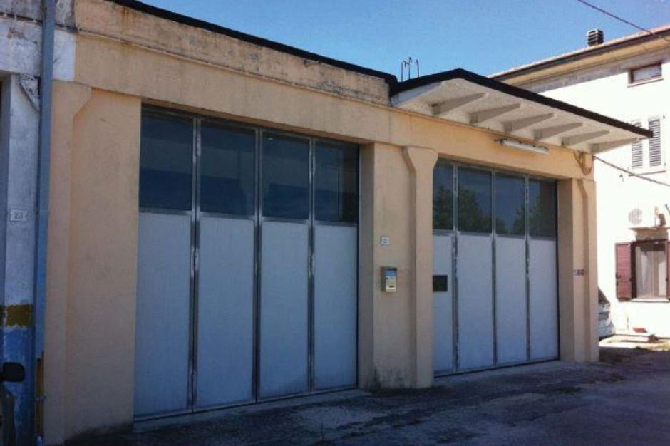 #3148 Deposito artigianale con corte privata in vendita - foto 2