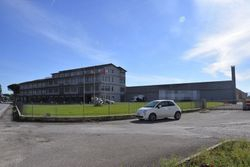 Large building with showroom and parking - Lot 3174 (Auction 3174)