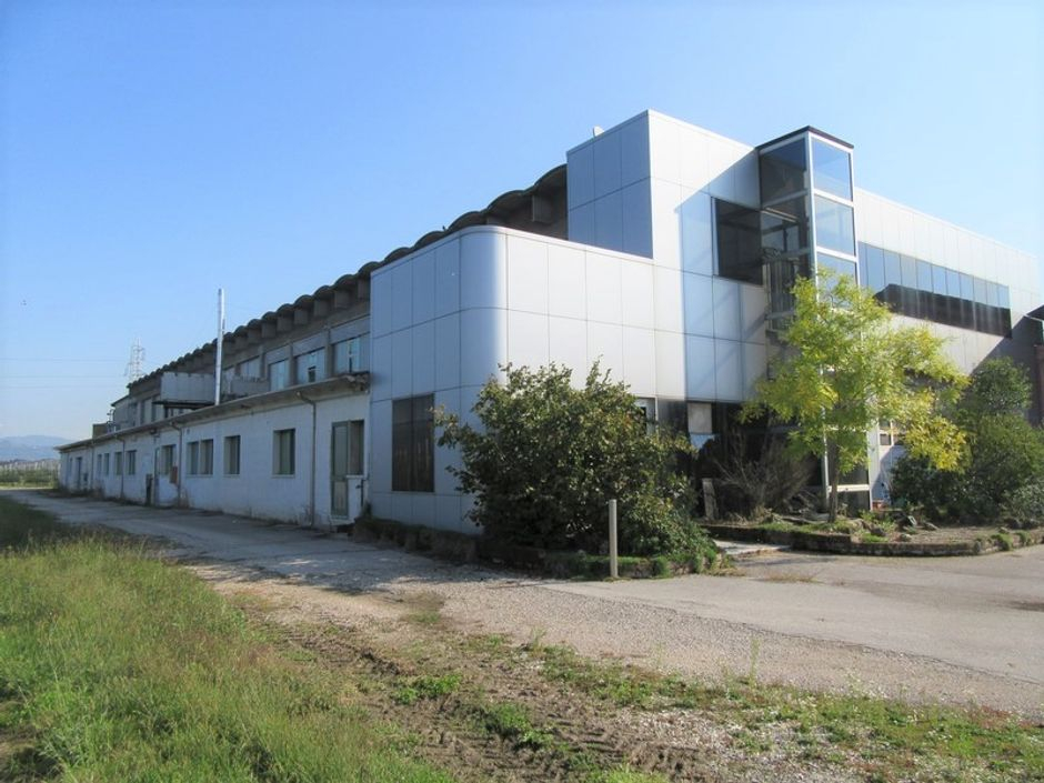 #3179 Capannone produttivo con sala espositiva in vendita - foto 1