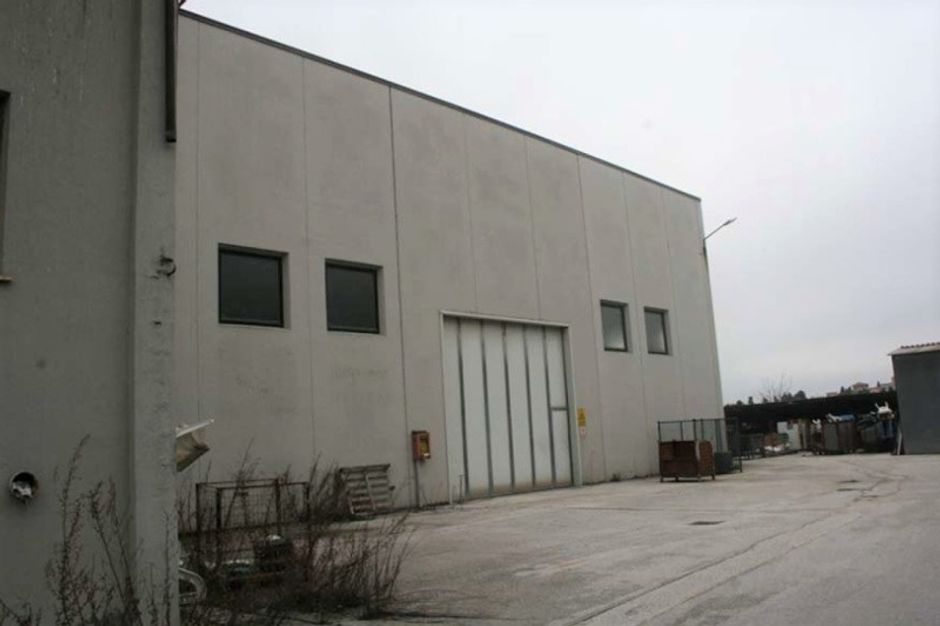 #3180 Opificio con accesso da servitù di passaggio in vendita - foto 4