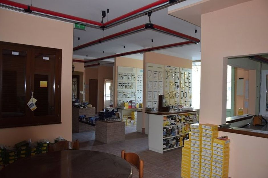 #3293 Porzione di capannone con area espositiva in vendita - foto 2