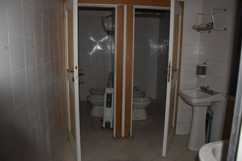 #3293 Porzione di capannone con area espositiva in vendita - foto 4