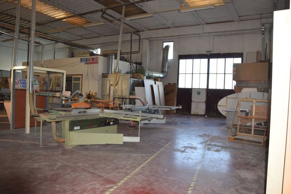 #3293 Porzione di capannone con area espositiva in vendita - foto 8