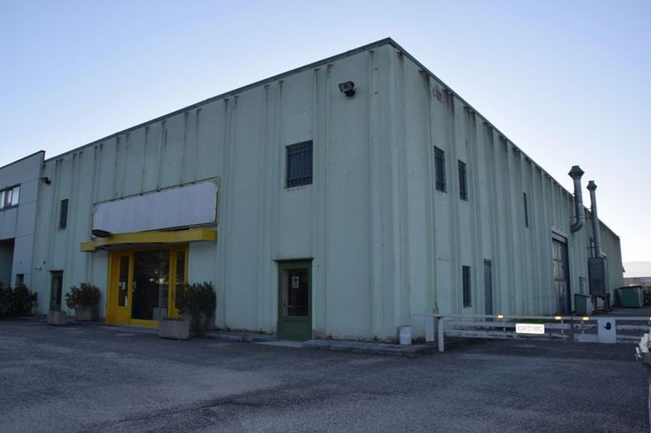 #3293 Porzione di capannone con area espositiva in vendita - foto 11