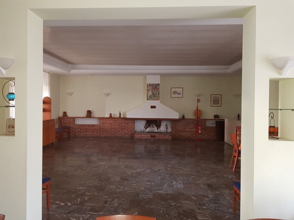 #3360 Ristorante e negozio con ampio piazzale in vendita - foto 4