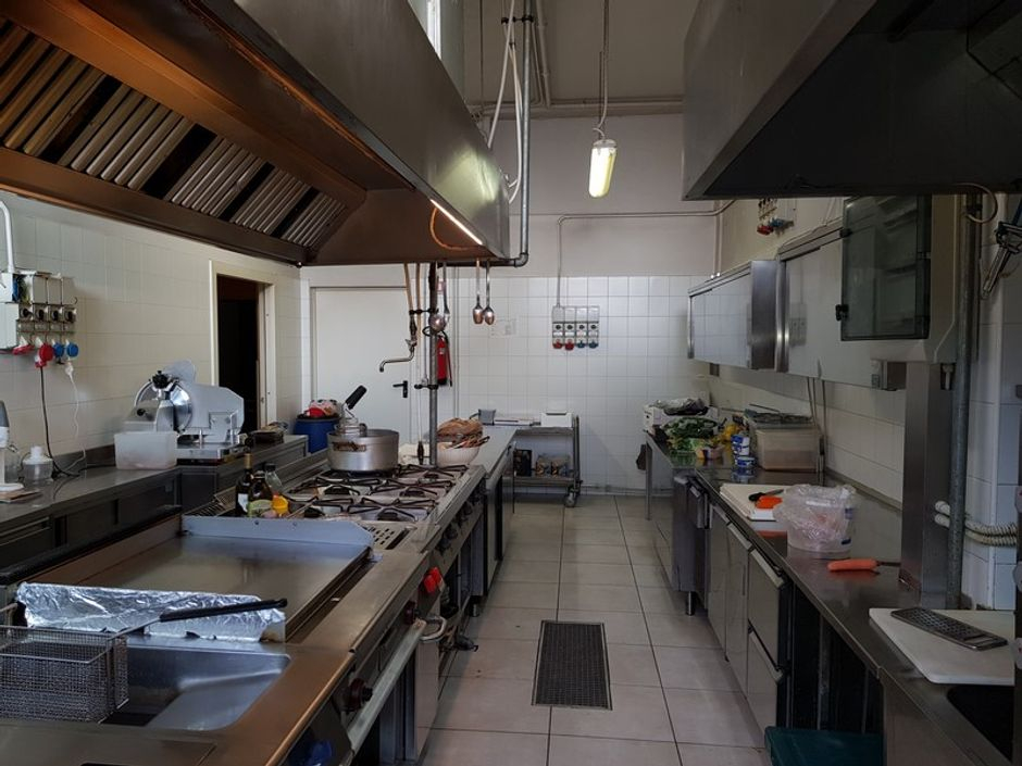 #3360 Ristorante e negozio con ampio piazzale in vendita - foto 5
