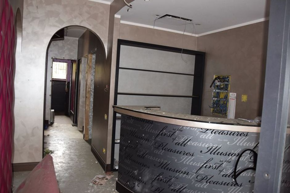 #3451 Locale commerciale con corte in vendita - foto 2