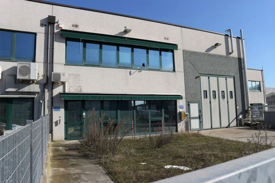 #3542 Porzione di capannone con laboratori e uffici in vendita - foto 1