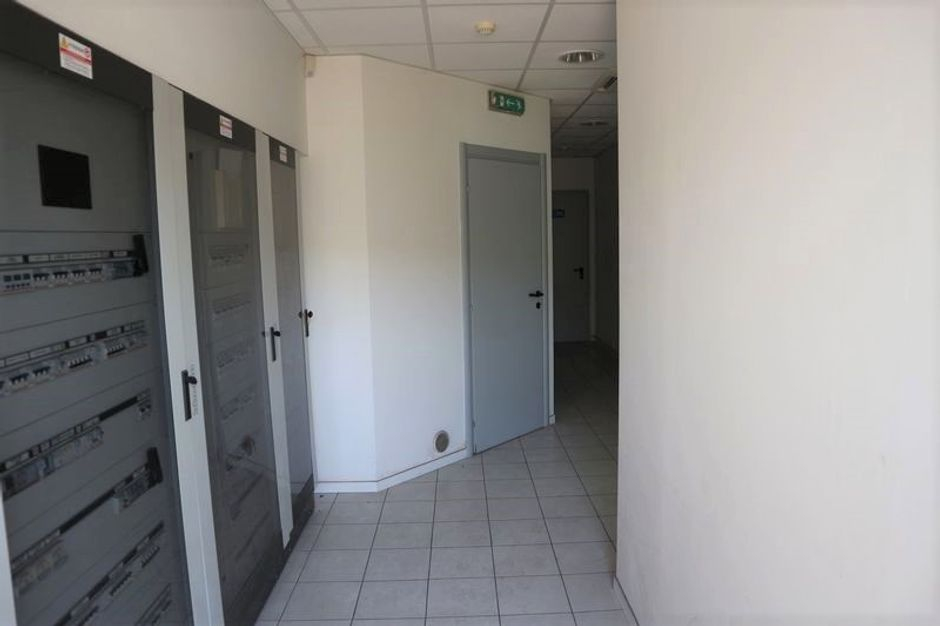 #3542 Porzione di capannone con laboratori e uffici in vendita - foto 2