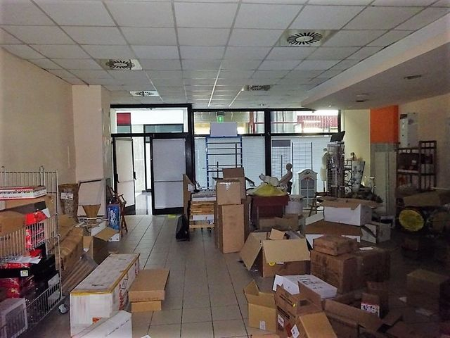 Negozi in vendita