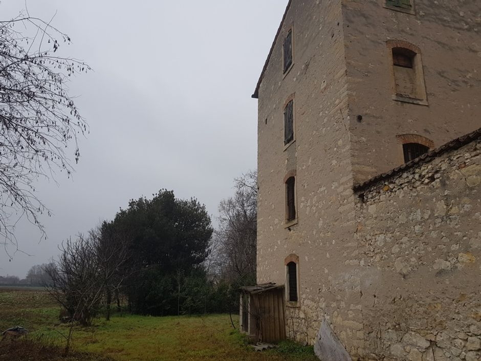 #3577 Magazzino su quattro piani con corte esclusiva in vendita - foto 3