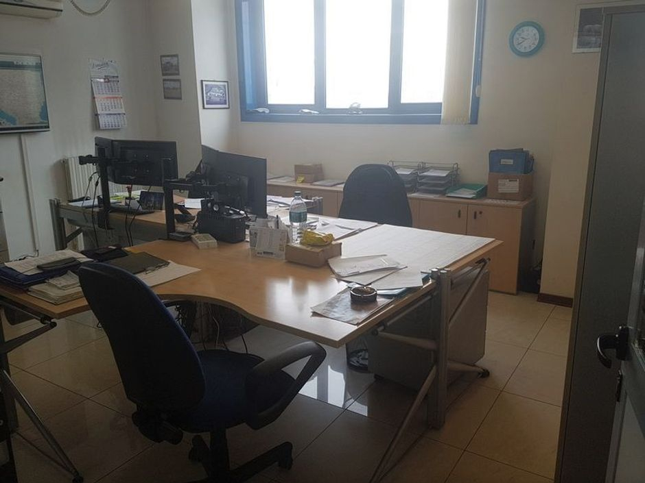 #3671 Capannone artigianale con alloggio e cortile in vendita - foto 4
