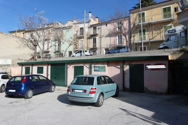 Negozi in vendita