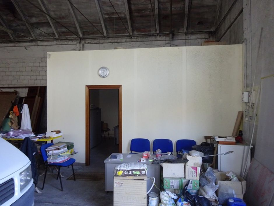 #3742 Magazzino con area urbana in vendita - foto 6