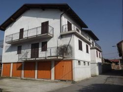Manufactured under construction with apartments and garages - Lot 3912 (Auction 3912)
