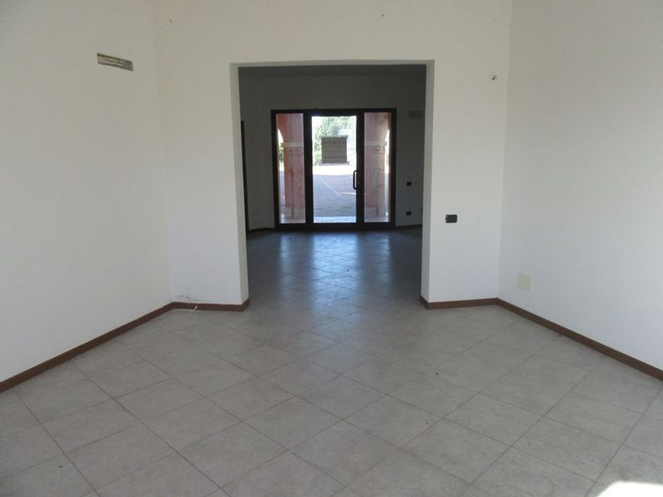 #397 Negozio al piano terra. Civico 4 in vendita - foto 4