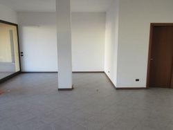 Negozio al piano terra. Civico 5 - Lotto 398 (Asta 398)