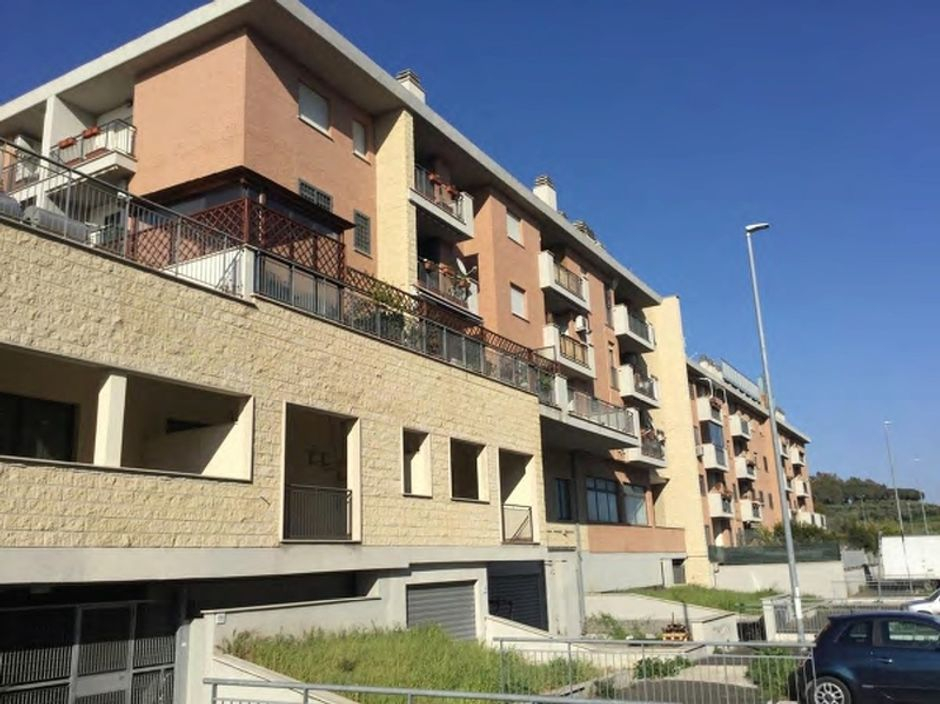 #3999 Negozio (sub 527) in complesso residenziale in vendita - foto 2
