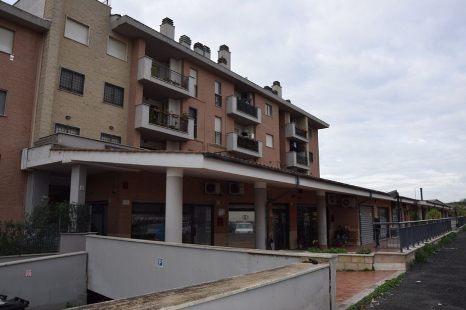 #3999 Negozio (sub 527) in complesso residenziale in vendita - foto 3