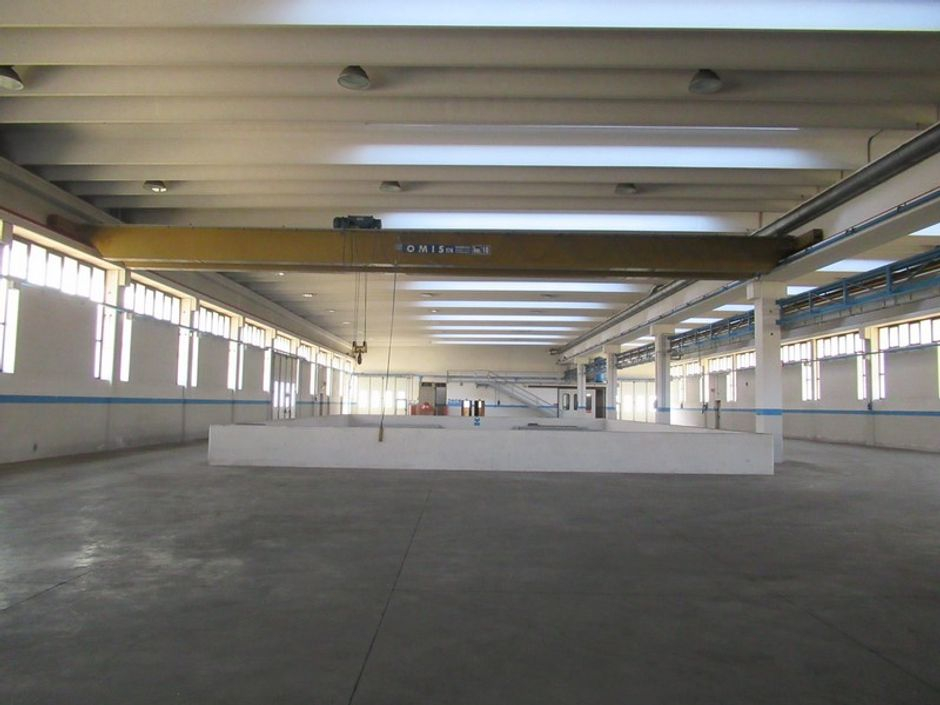 #4033 Fabbricato produttivo con uffici e corte in vendita - foto 4