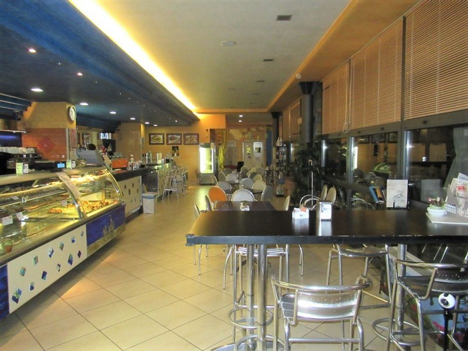 #4034 Bar ristorante con accessori e lastrico solare in vendita - foto 1