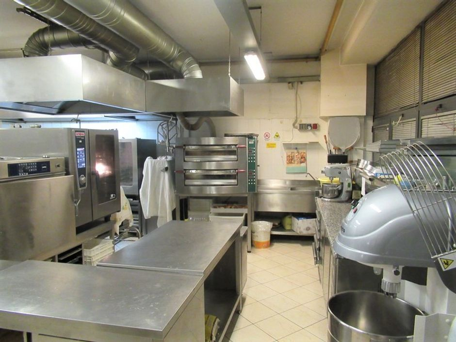 #4034 Bar ristorante con accessori e lastrico solare in vendita - foto 3