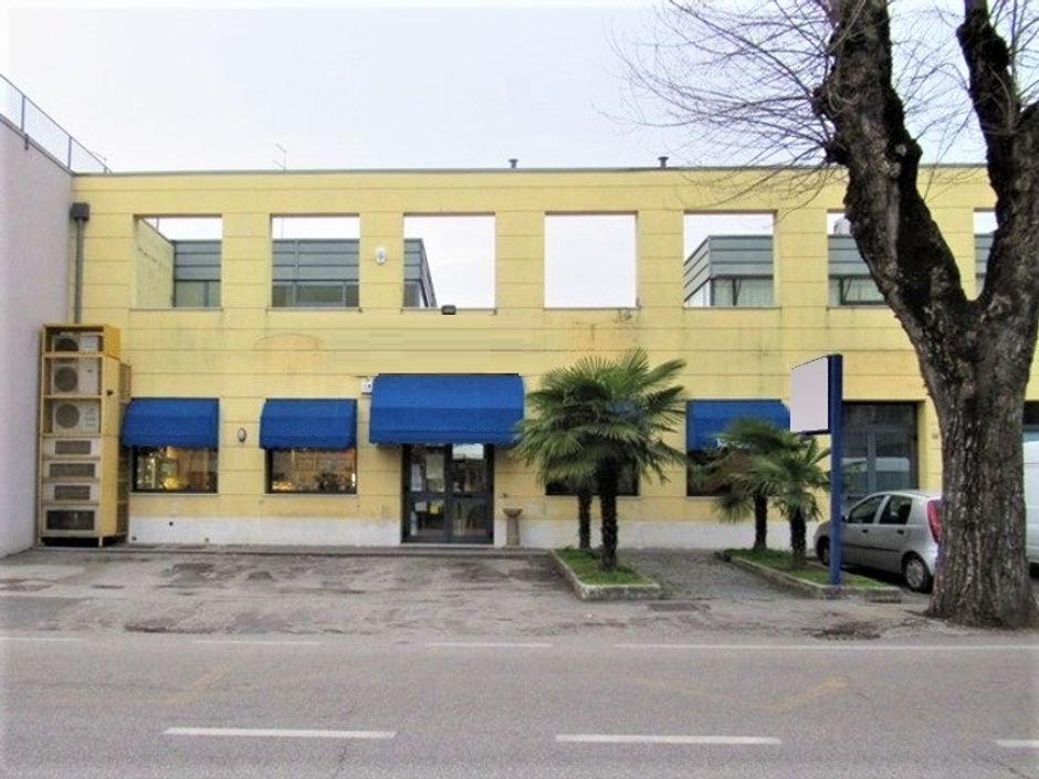 #4034 Bar ristorante con accessori e lastrico solare in vendita - foto 4