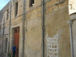 Comparte ½ del complejo de construcción en el centro histórico